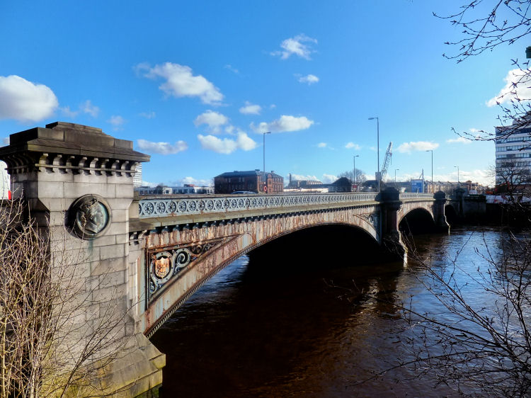 View of Hutchesontown or Albert Bridge