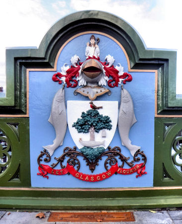 Glasgow coat of arms at Albert Bridge, after refurbishment in 2016