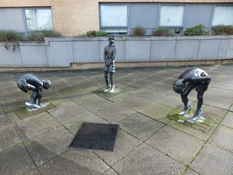 Sculpture of Gorbals Boys by Liz Peden 