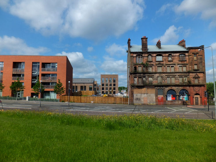 Last surviving tenement in Gorbals Street, surrounded by new housing of Laurieston redevelopment, May 2016