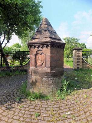 Entrance to Citizens Rose Garden, Gorbals Street, May 2016