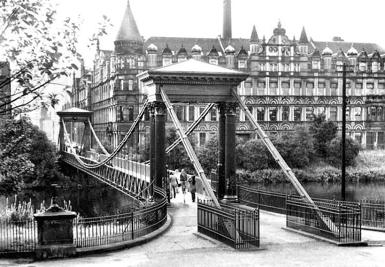 Old image of St Andrew's Suspension Bridge, Glasgow