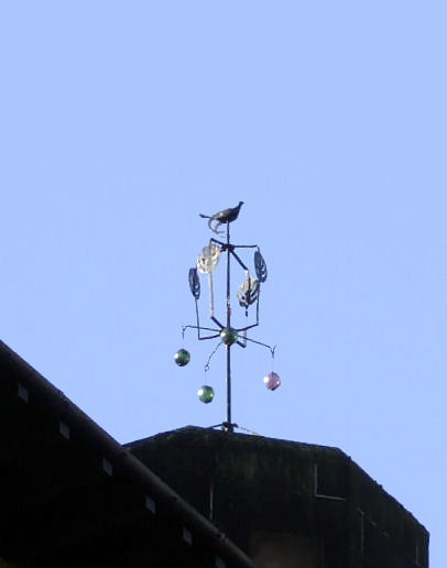 Glasgow symbolism, bird, bells and trees.