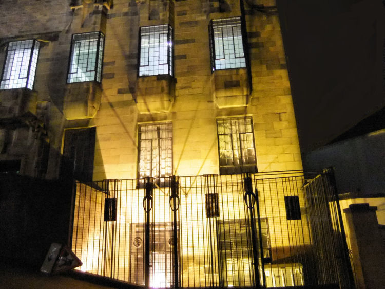 Night view of western fa�ade of Glasgow School of Art