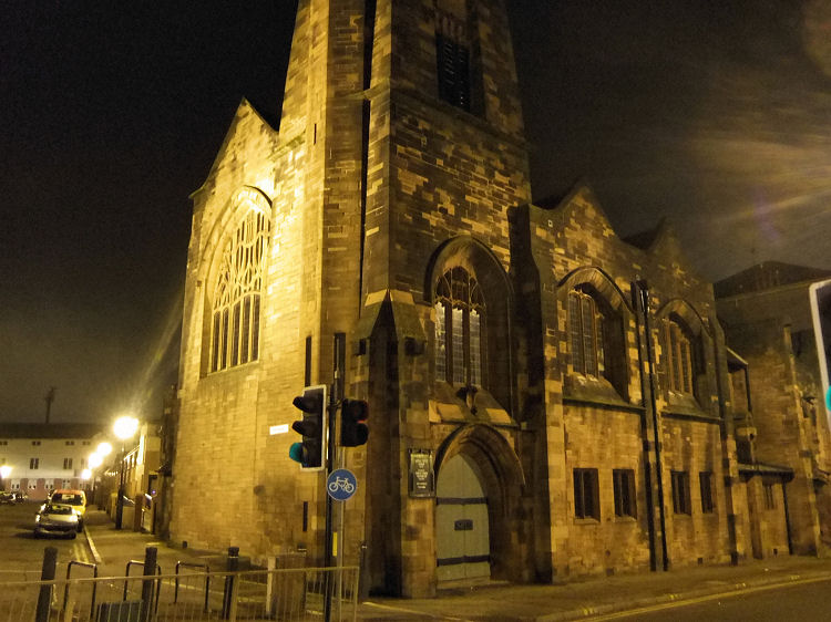 Night-time view of Queen's Cross Church