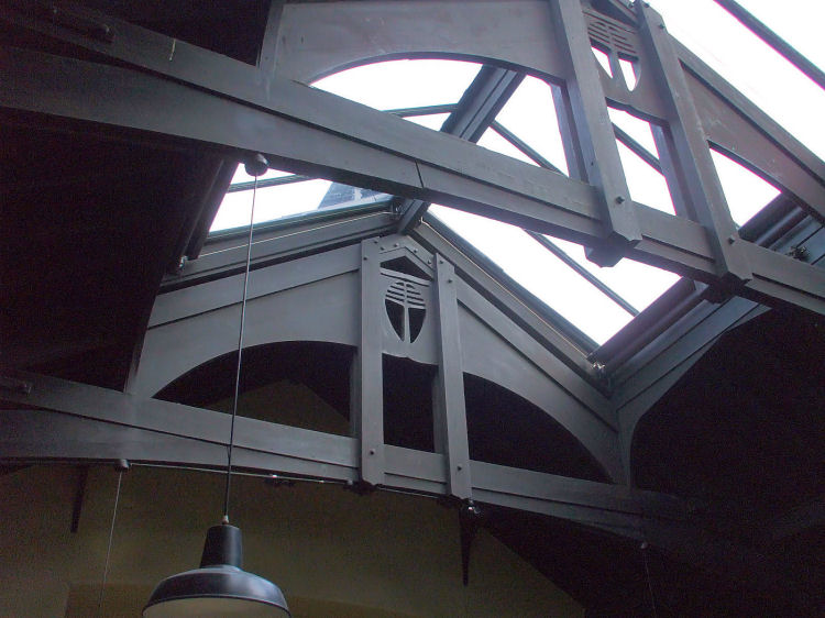 Roof truss in hall of Queen's Cross Church 