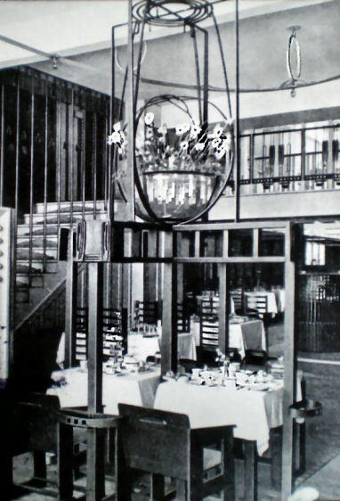 Decorative flower bowl at ground floor salon of Willow Tea Rooms, 1905
