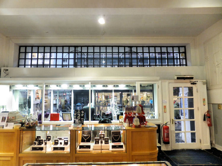 Ground floor entrance to retail unit at Willow Tea Rooms, January 2016  </U>
