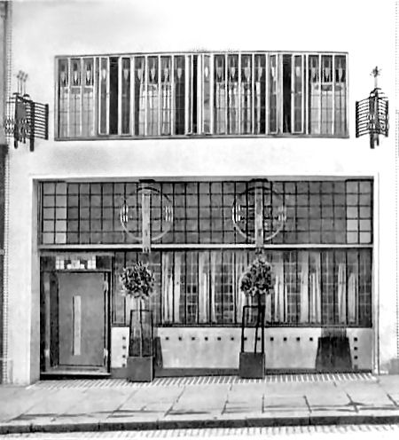 Genuine rose bushes at entrance to Willow Tea Rooms, 1905