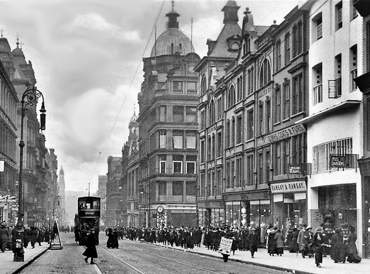 Street scene at Willow Tea Rooms, c.1908