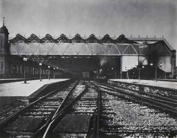 Photograph of platforms at later Bridge Street Station
