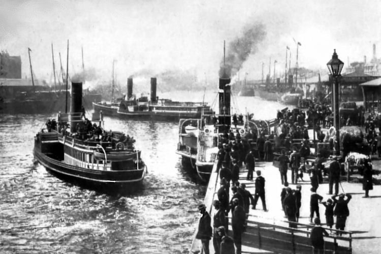 Paddle steamers at Broomielaw, Glasgow