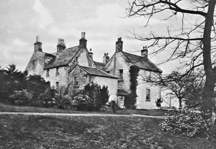 Early 20th century photograph of Auldhouse Mansion from the rear