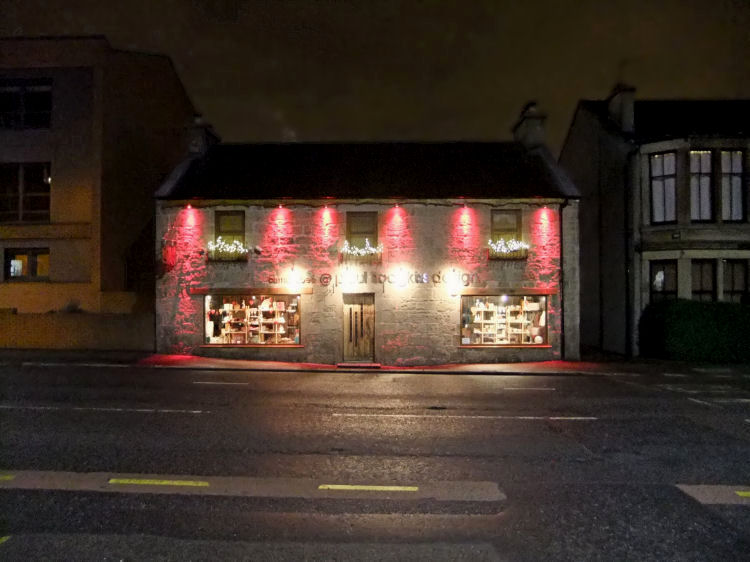 Red lights at old stone house in Clarkston Road