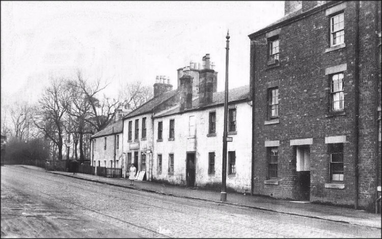 Clarkston Road, Netherlee, looking towards Linn Park