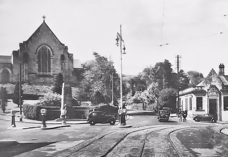 Old motor cars at Eastwood Toll, c.1940