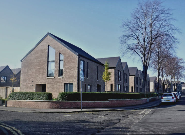 New housing at site of Merrylee Lodge, Newlands Road