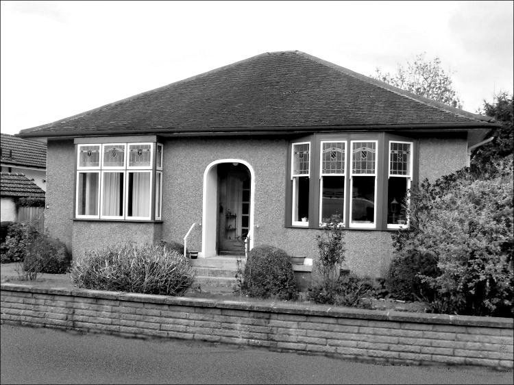 Bungalow in King's Park with original decorative windows