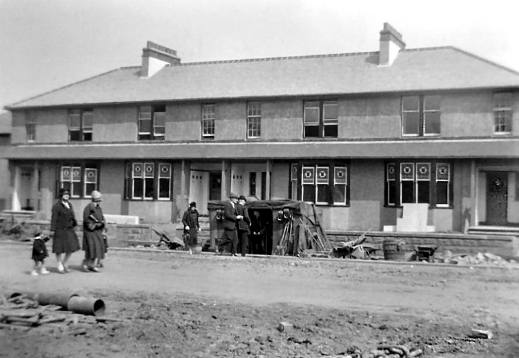 Workmen's bothy in King's Park Avenue c.1930