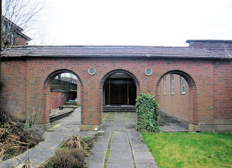 Screen at entrance to 1952 additions to King's Park Parish Church