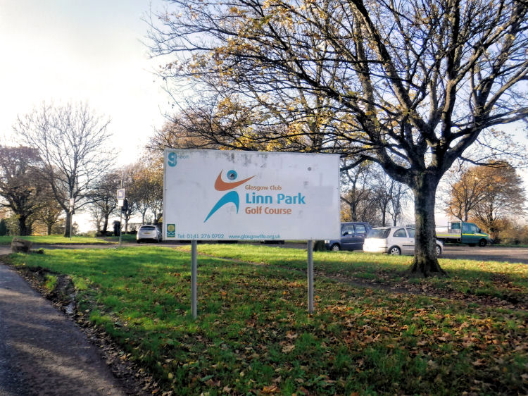 Sign at entrance to Linn Park Golf Course, Simshill Road