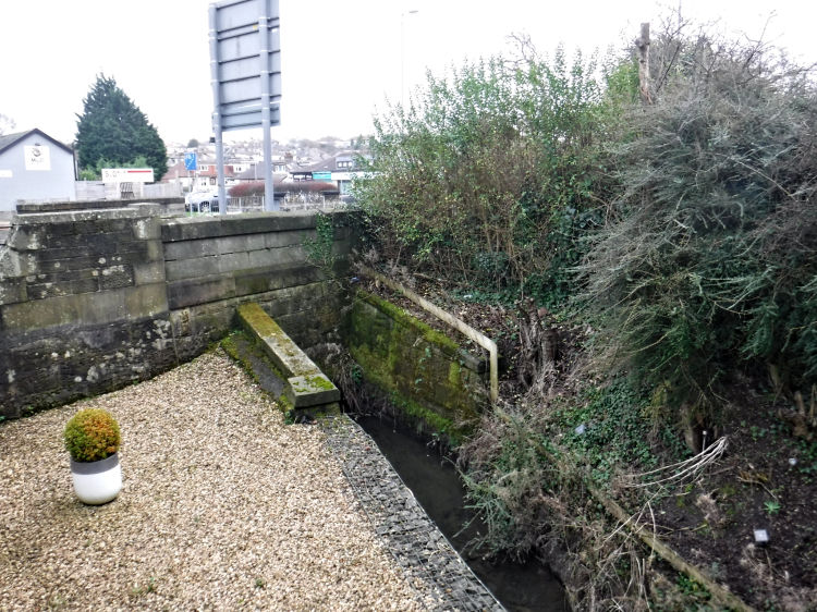 Merry Burn at city boundary sign on Kilmarnock Road / Fenwick Road