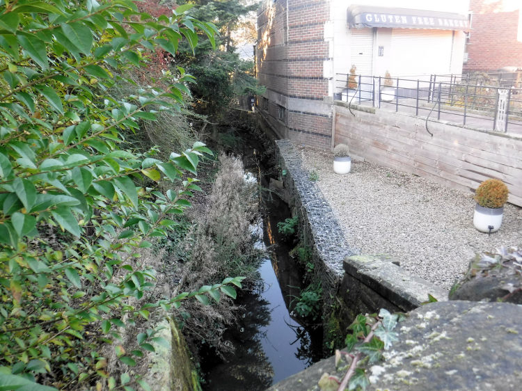 Bank building at the bridge on Kilmarnock Road / Fenwick Road boundary