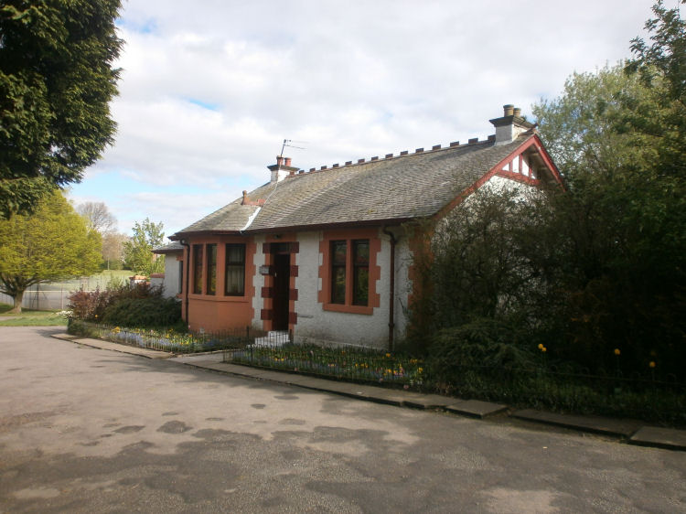 Gatehouse at entrance to Newlands Park