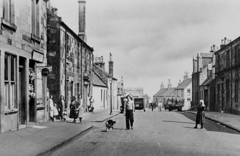 Inter-war view of Main Street, Newton Mearns