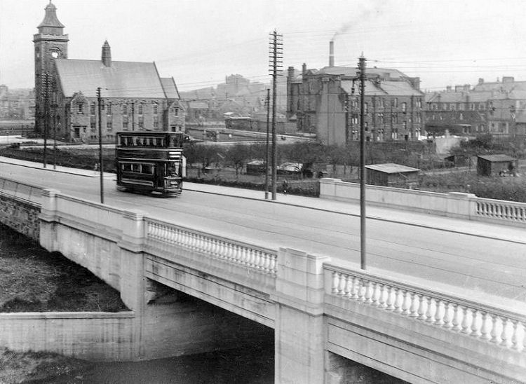 Tramcar crossing White Cart Water at Pollokshaws