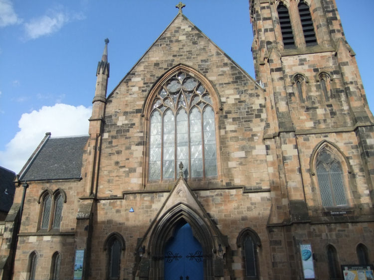 Gothic tracery at Queen's Park Free Church