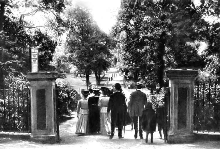 Day trippers entering the gates of Rouken Glen Park
