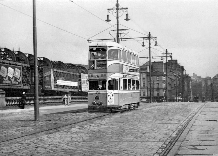 No. 8 tram from Newlands and Rouken Glen crossing Jamaica Bridge, Glasgow