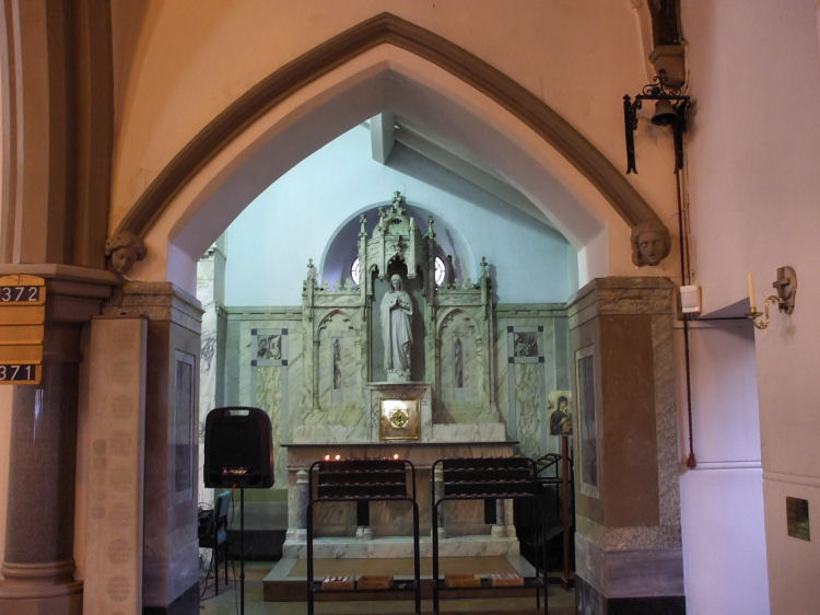 Lady altar in side aisle at St Mary's Church, Pollokshaws
