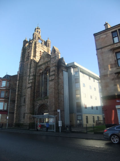 Retained fa�ade of Strathbungo Parish Church, with modern flats behind