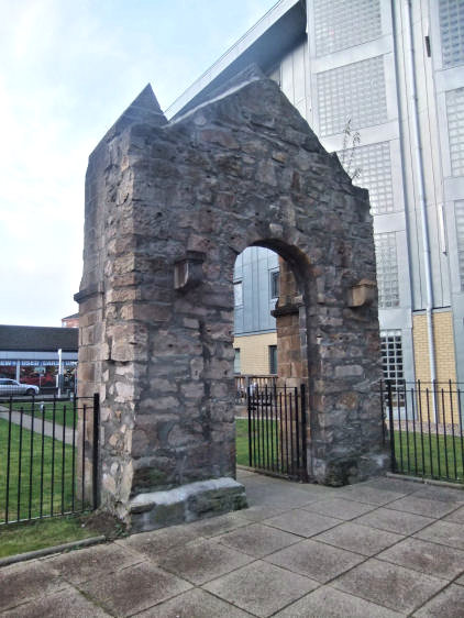 Surviving arched doorway to side of Strathbungo Parish Church