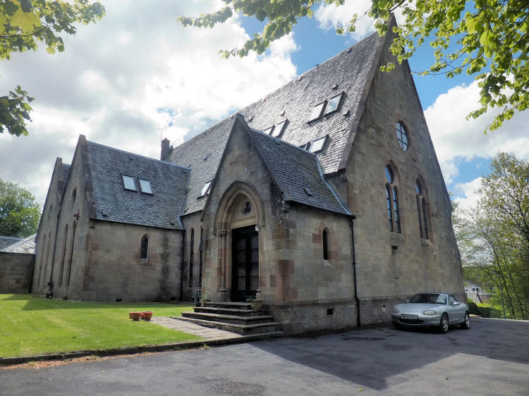 Thornliebank Woodlands Parish Church from the north-west