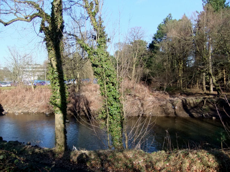 View of Ross Hall Hospital over White Cart Water, downstream from the confluence with Levern Water