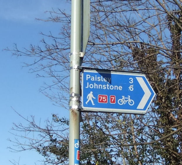 Sign at Howford Bridge for walkway and cycle path along the river bank