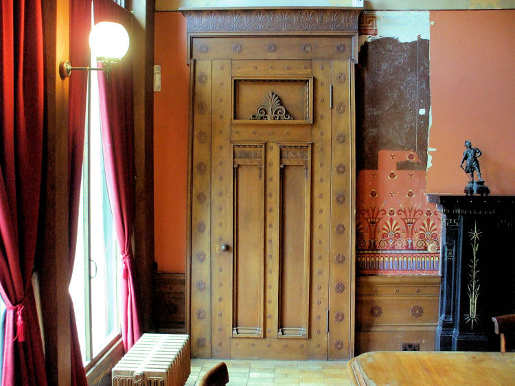Internal door at Holmwood House