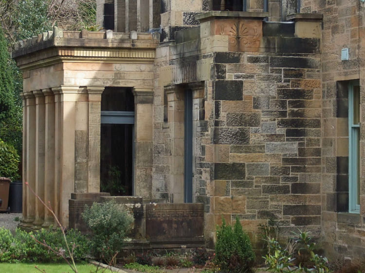 Rectangular bay window at Maria Villa