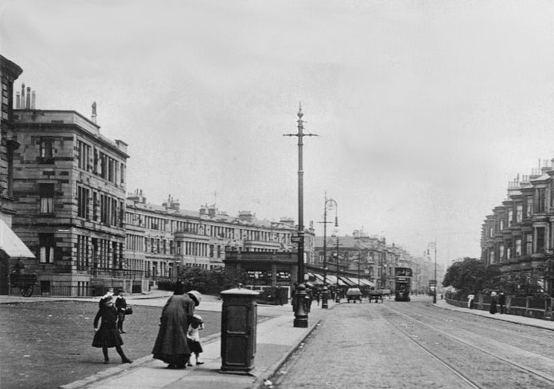 Edwardian street scene showing Walmer Crescent on the left side of the picture