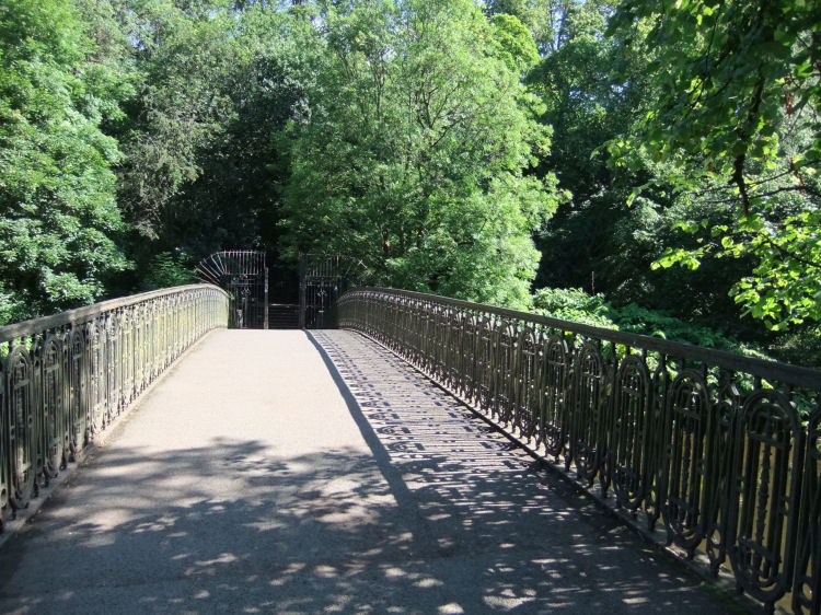 Humpback bridge over River Kelvin