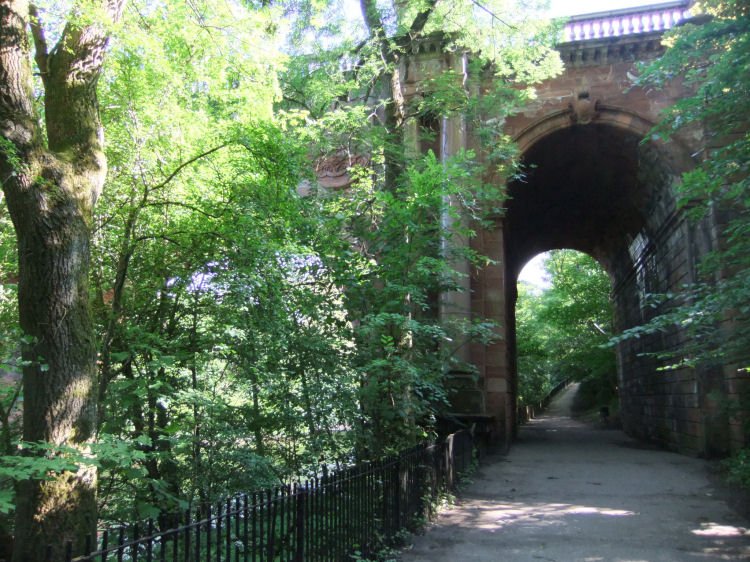Footpath under the Kirklee Bridge on the Kelvin Walkway
