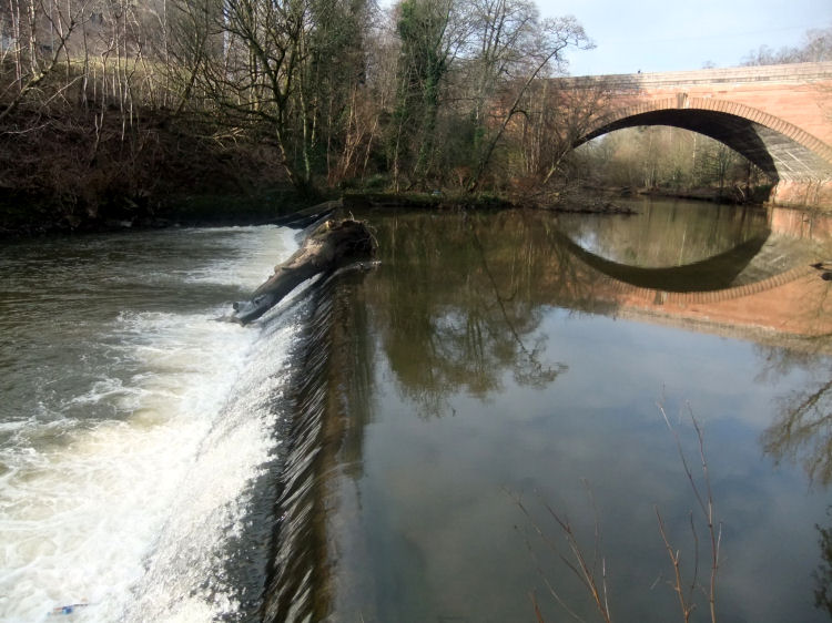 Weir on River Kelvin, downstream from Queen Margaret Bridge