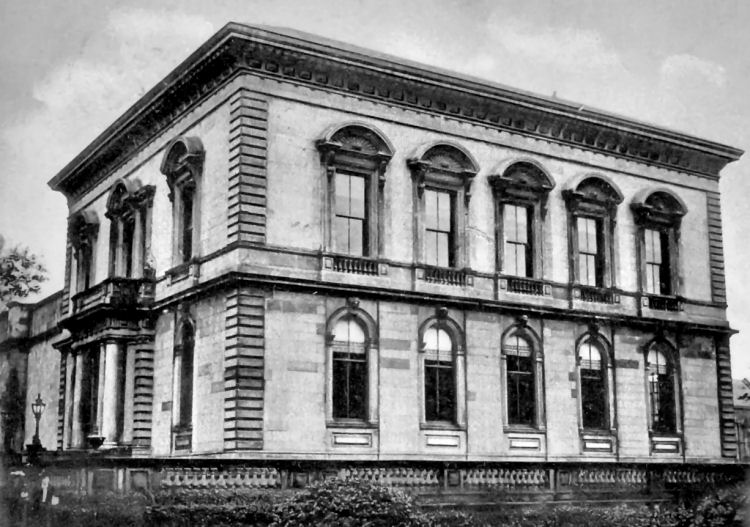 North Park House when it was occupied as Queen Margaret College