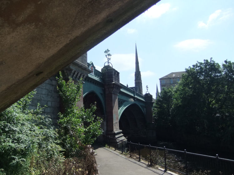 Great Western Bridge from level of Kelvinbridge railway station